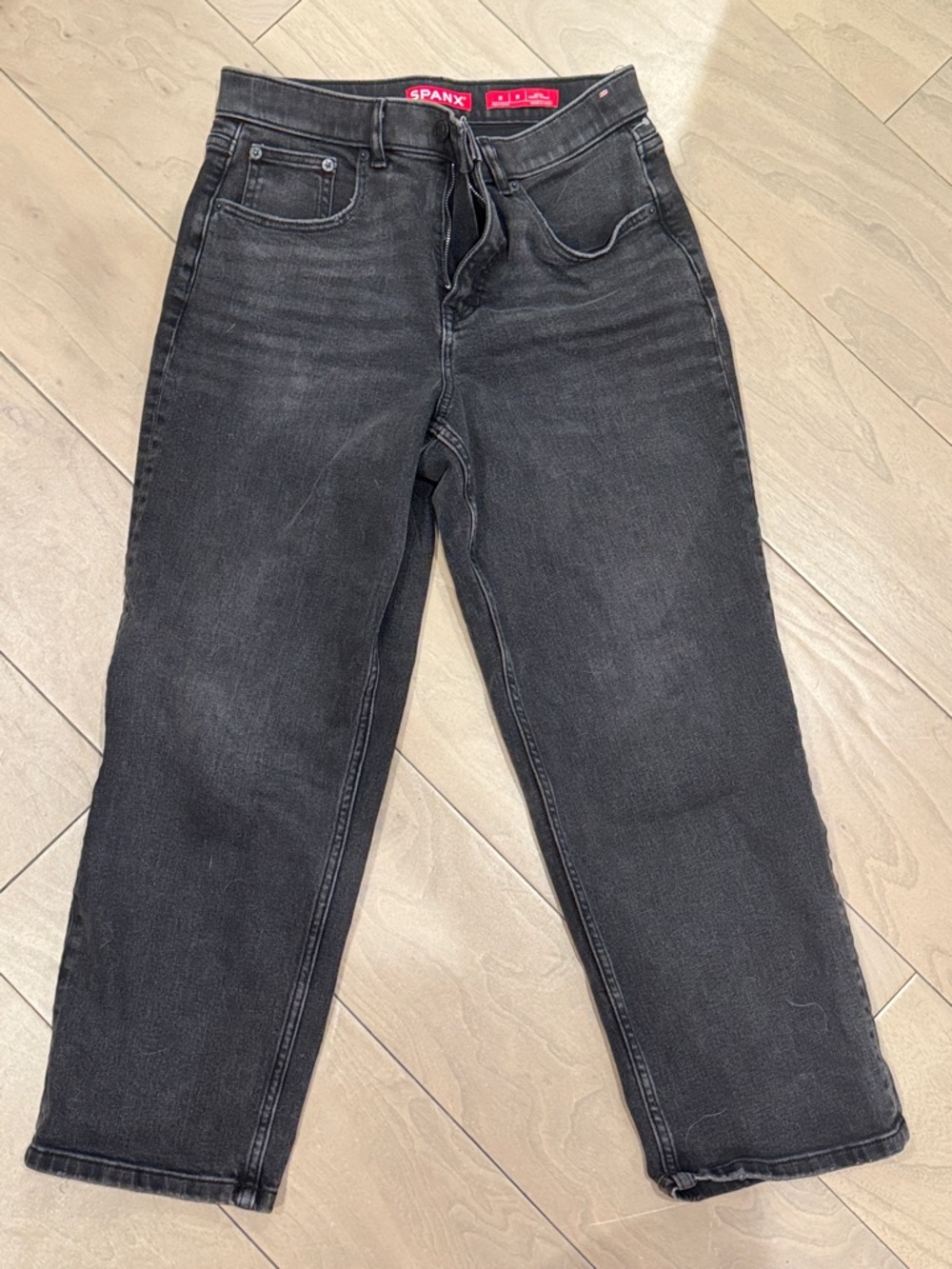 SPANX 90s Straight Leg Jeans | Carbon

Authentic 360

Petite / M